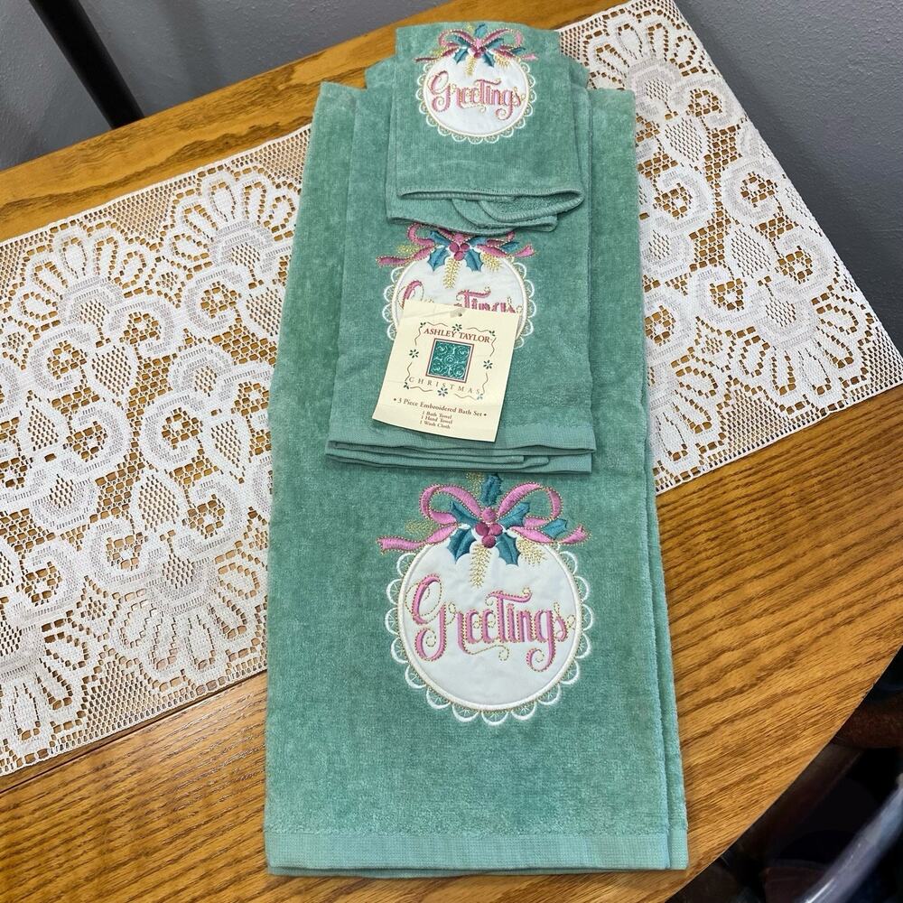 Vintage Greetings Bathroom Towel Set Ashley Taylor Christmas 3 Piece Festive